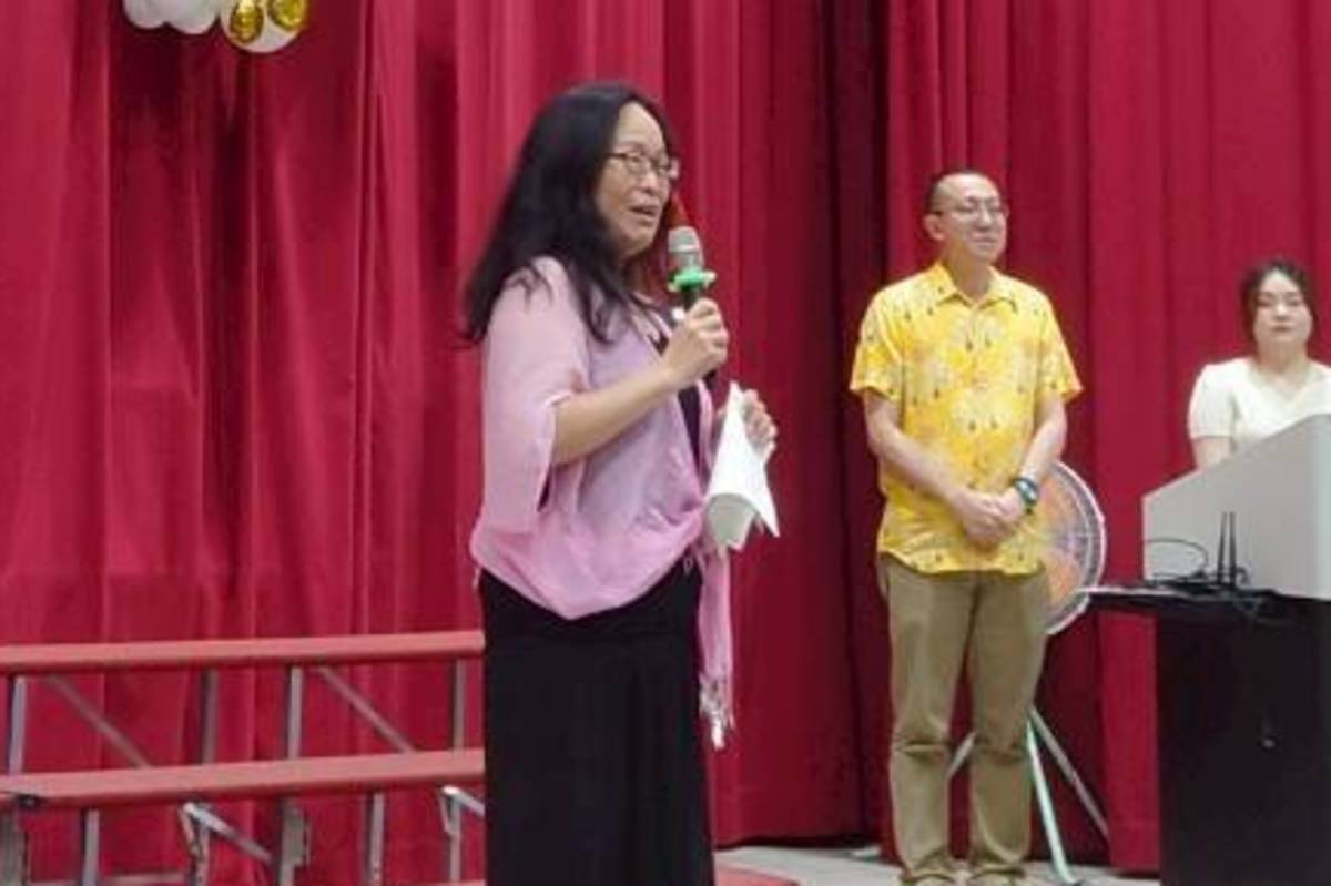 外聘評審吳芳蕙老師肯定學生們的表現，自信且勇敢地站上舞臺，展現對英語的熱情