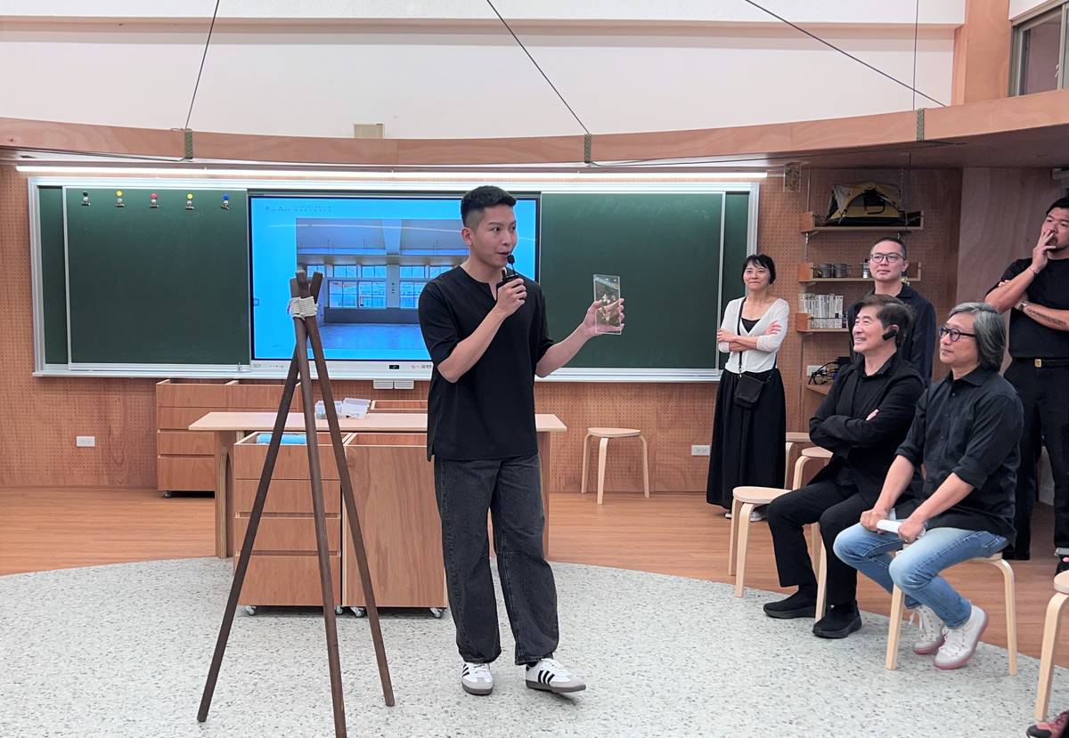 青山中小學曾老師說明與設計師巧思，可以用於教學