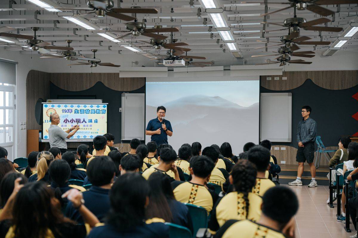 泰武國中謝旻蒼校長勉勵學生要勇於嘗試、多方聆聽，找到屬於自己的方向
