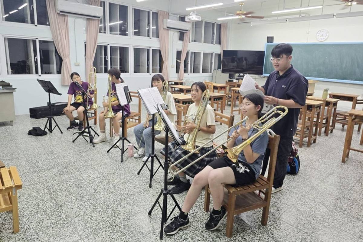 幼獅管樂團造與池上國中管樂團展開音樂交流，透過小組教學、聯合排練、團隊合作與互動學習，培養默契與友誼。