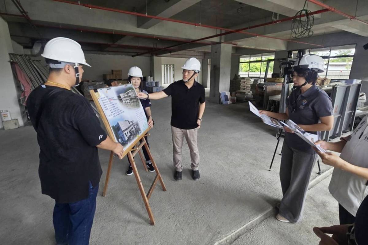 臺東縣長饒慶鈴今(18)日前往視察縣內包括「臺東部落大學文化傳習資源中心」、「樂齡社福大樓」、「兒少家庭福利館」等3項重點建設工程進度。