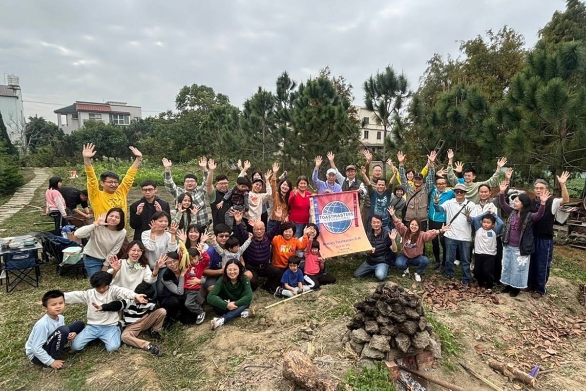 境外學生在接待家庭帶領下體驗控窯，感受臺灣在地文化 