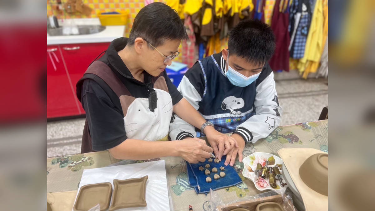 美，是跨越視覺障礙  看見看不見的新世界——專訪臺中市私立惠明盲校 揭金鳳老師