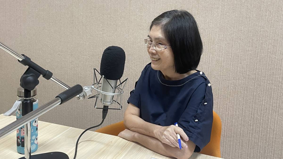 在今天節目中邀請台南市樂齡學習示範中心鍾秀琴主任來分享