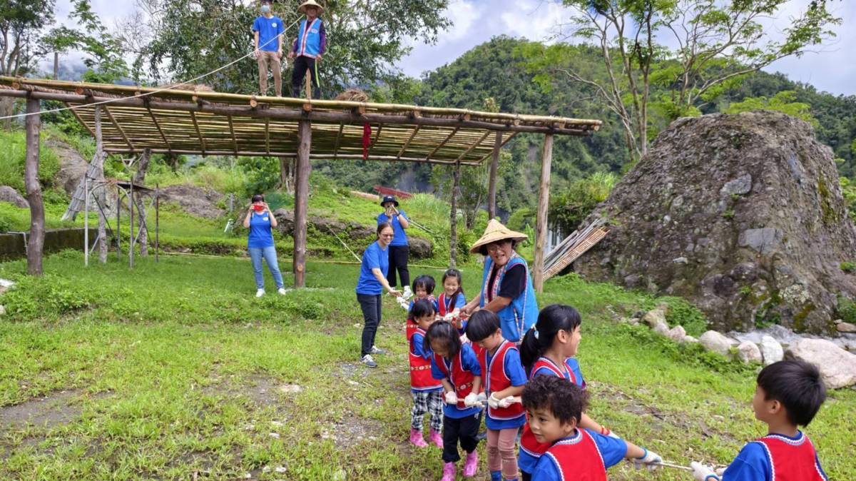 樟原國小與南溪文建站合力阿美族傳統家屋建造