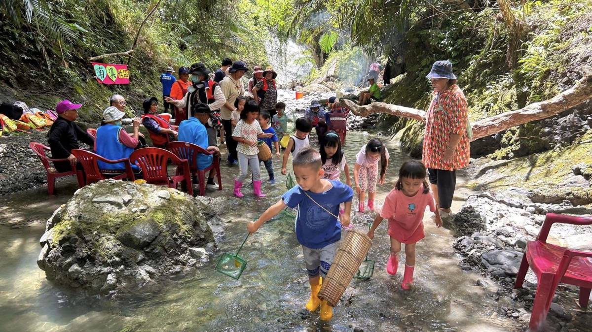 樟原國小與南溪文建站老幼共學