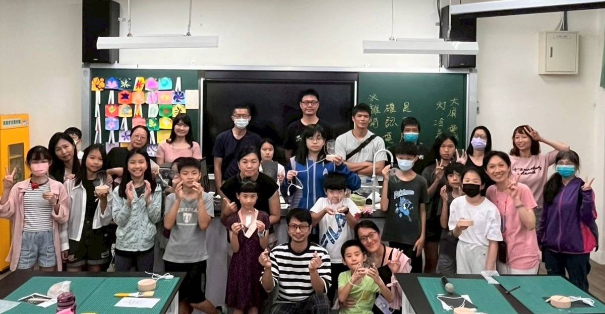 樹林高中「樹中創藝起手式」辦理STEAM假日親子學院-壓克力光雕夜燈