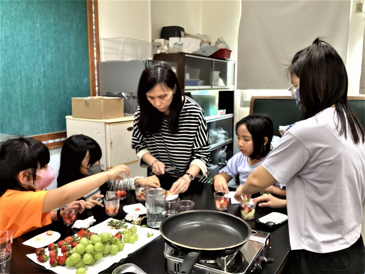 金山國小親子合作水果擺盤