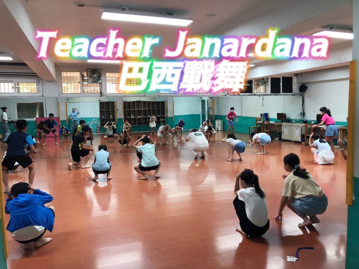 富含文化色彩的「巴西戰舞Capoeira」，讓學生在舞動中認識巴西藝術與歷史