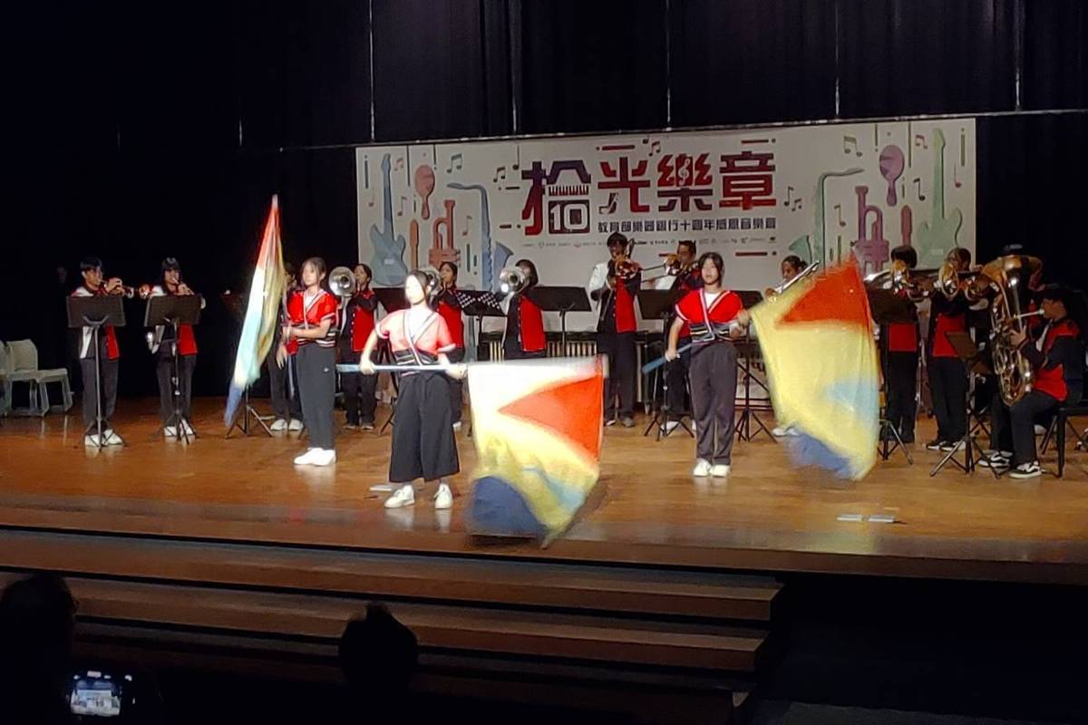 臺東縣立寶桑國中行進管樂隊演出