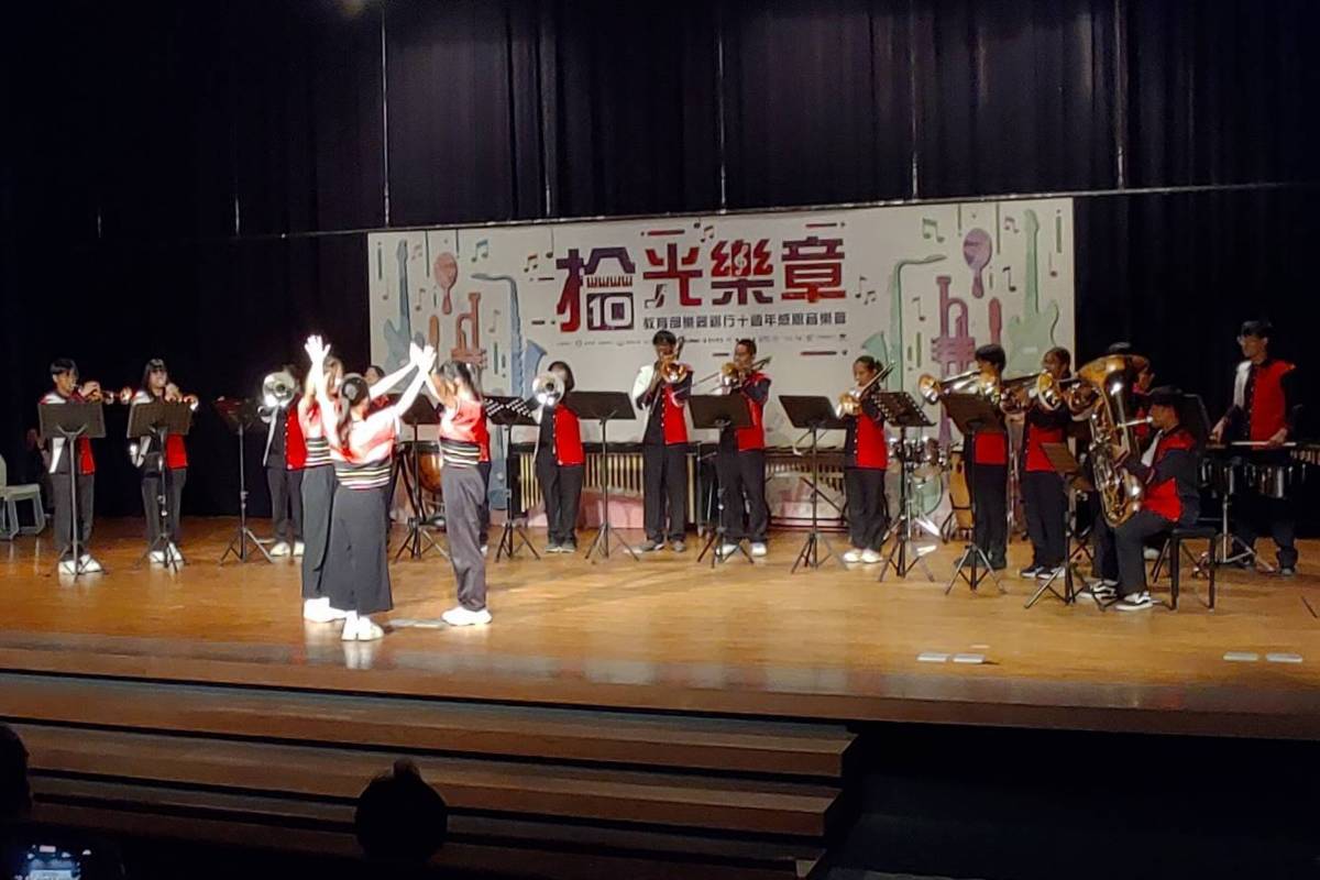 臺東縣立寶桑國中行進管樂隊演出