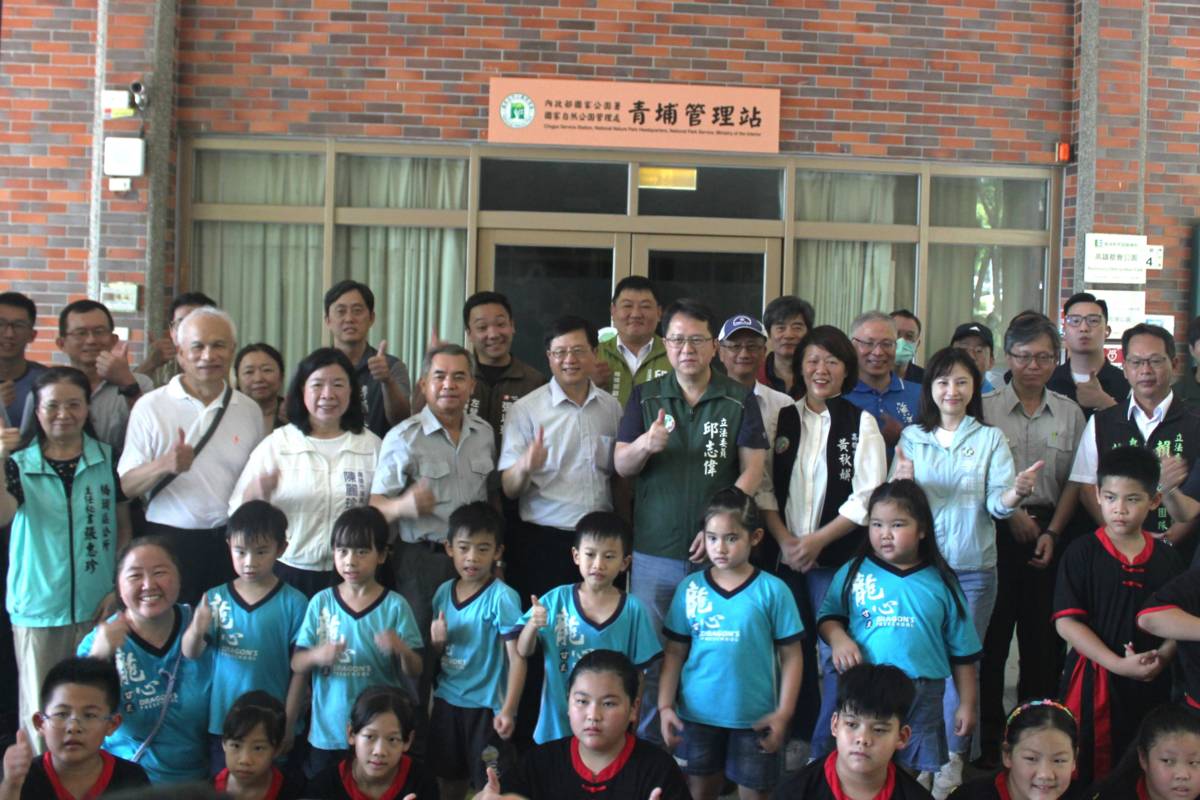 青埔管理站揭牌大合照(龍心幼兒園及油廠國民小學)