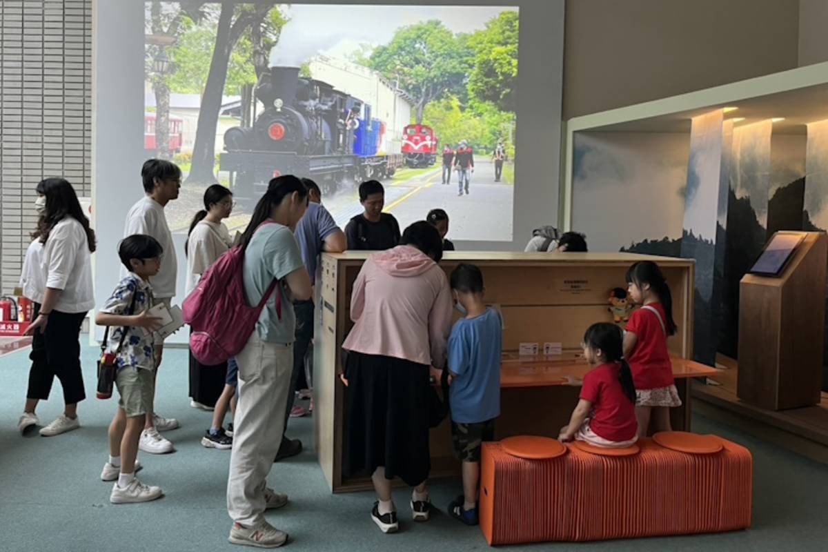圖：阿里山林鐵首推「行動學校」特展 (林鐵及文資處提供)