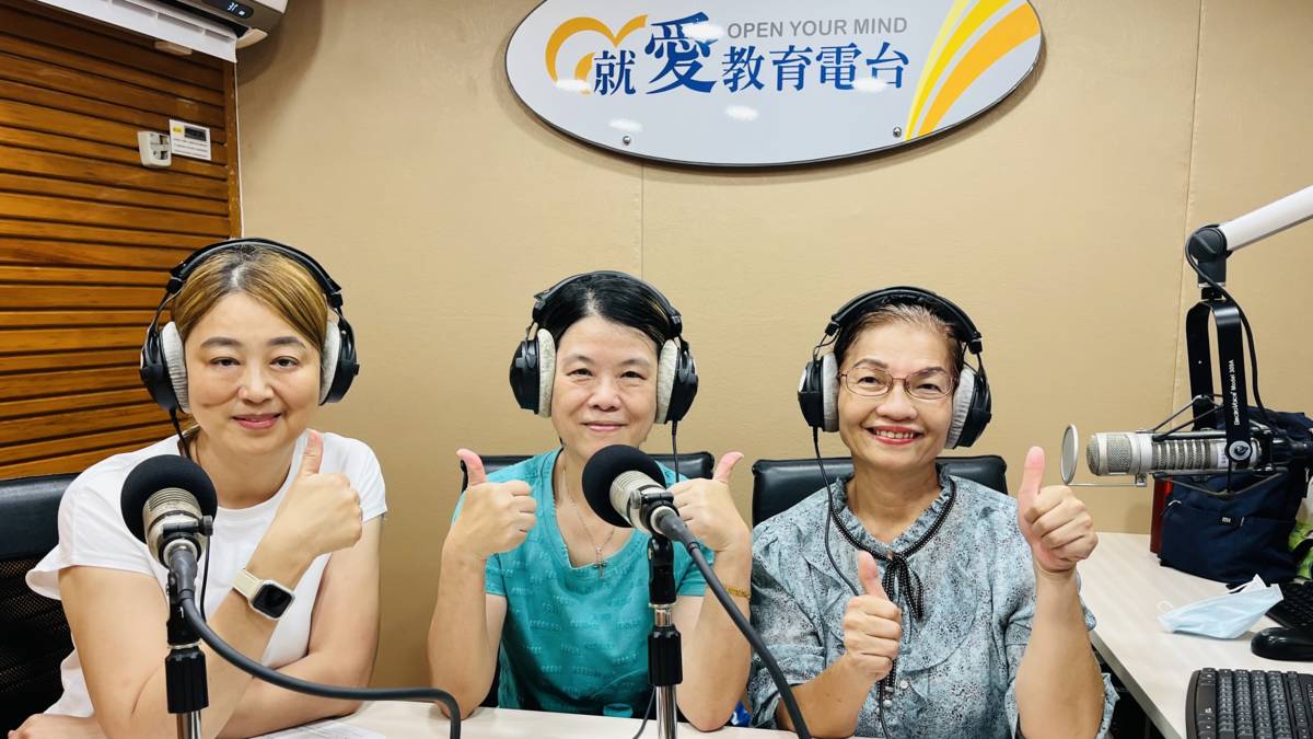 蔡美燕（中）和趙維菡（左）兩人，都希望陪著家長守護孩子健康長大。