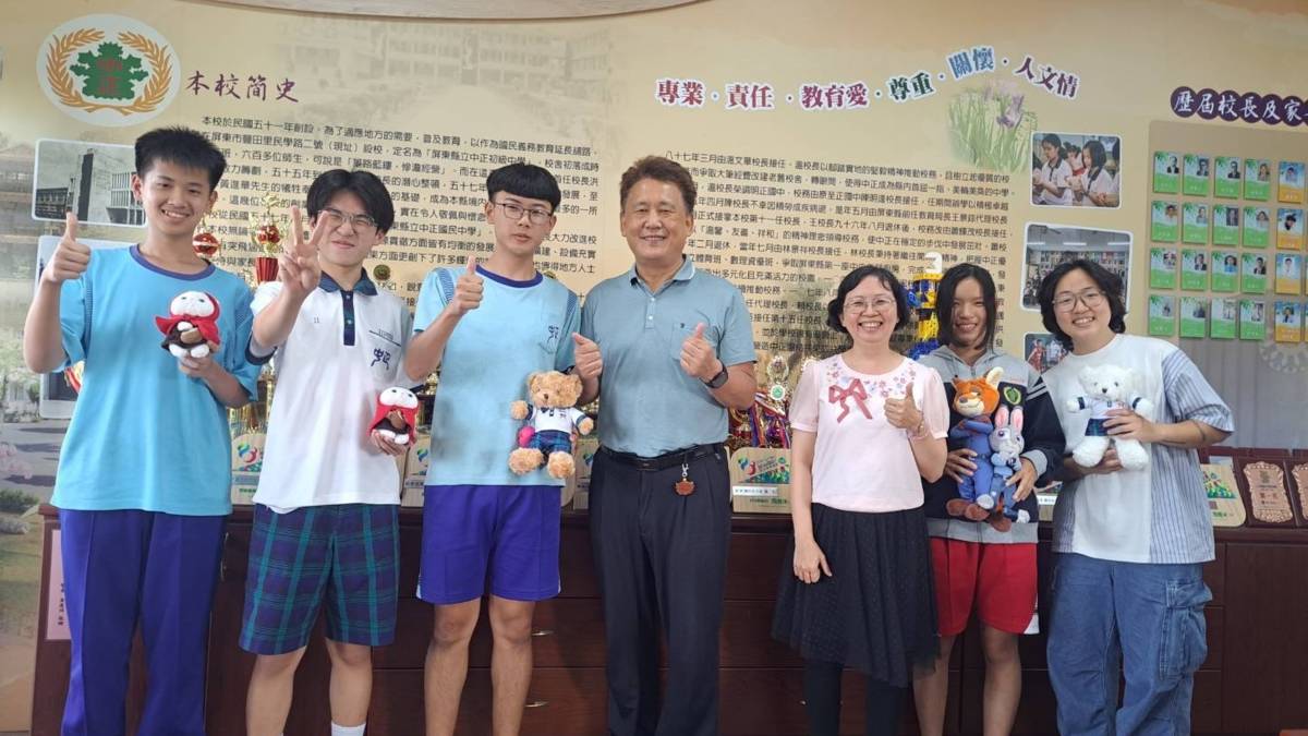 112學年度「健康促進學校輔導計畫前後測成效評價成果報告評選」-特優-屏東縣立中正國民中學-劉睿富校長(中)陪訪採訪合照