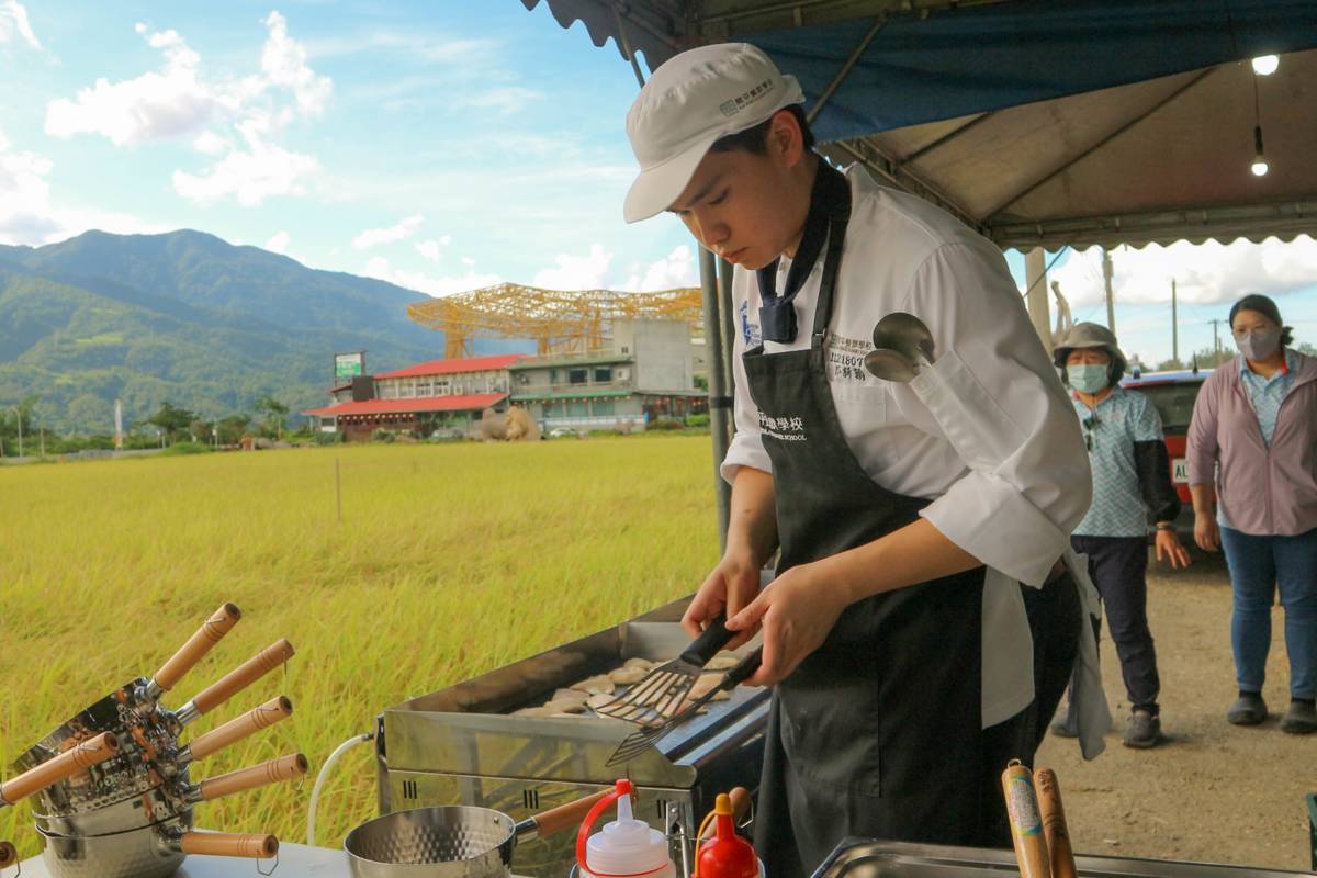 開平學子挑戰「稻浪私廚」大型戶外餐宴，發揮在校所學