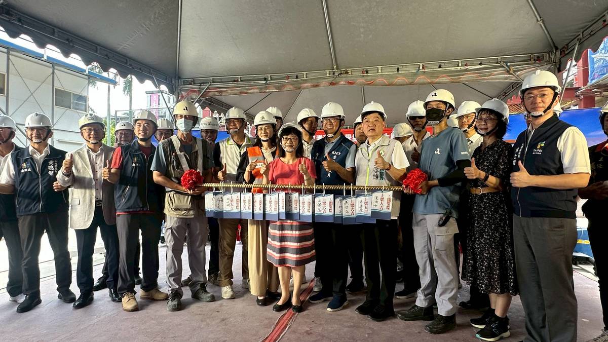 貴賓出席上樑典禮，為南港高中教學大樓新建工程帶來慶賀與祝福