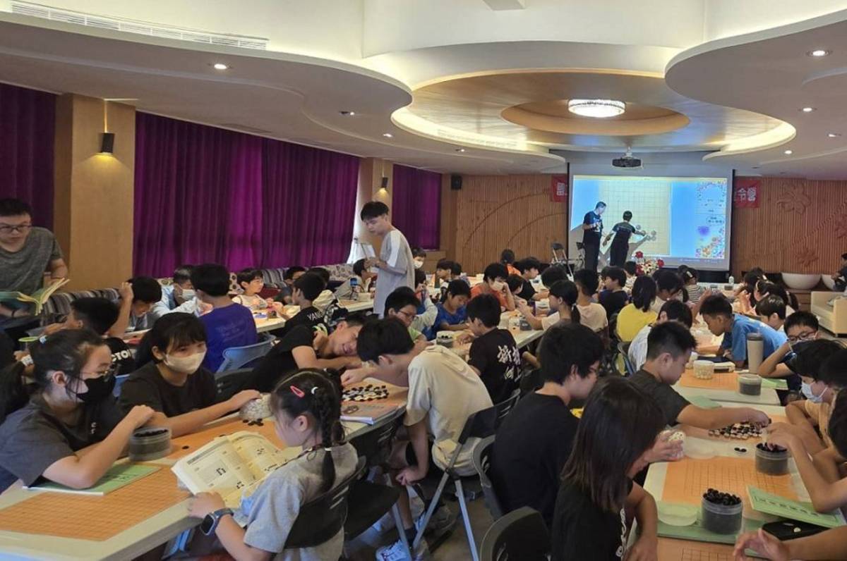學員學習圍棋