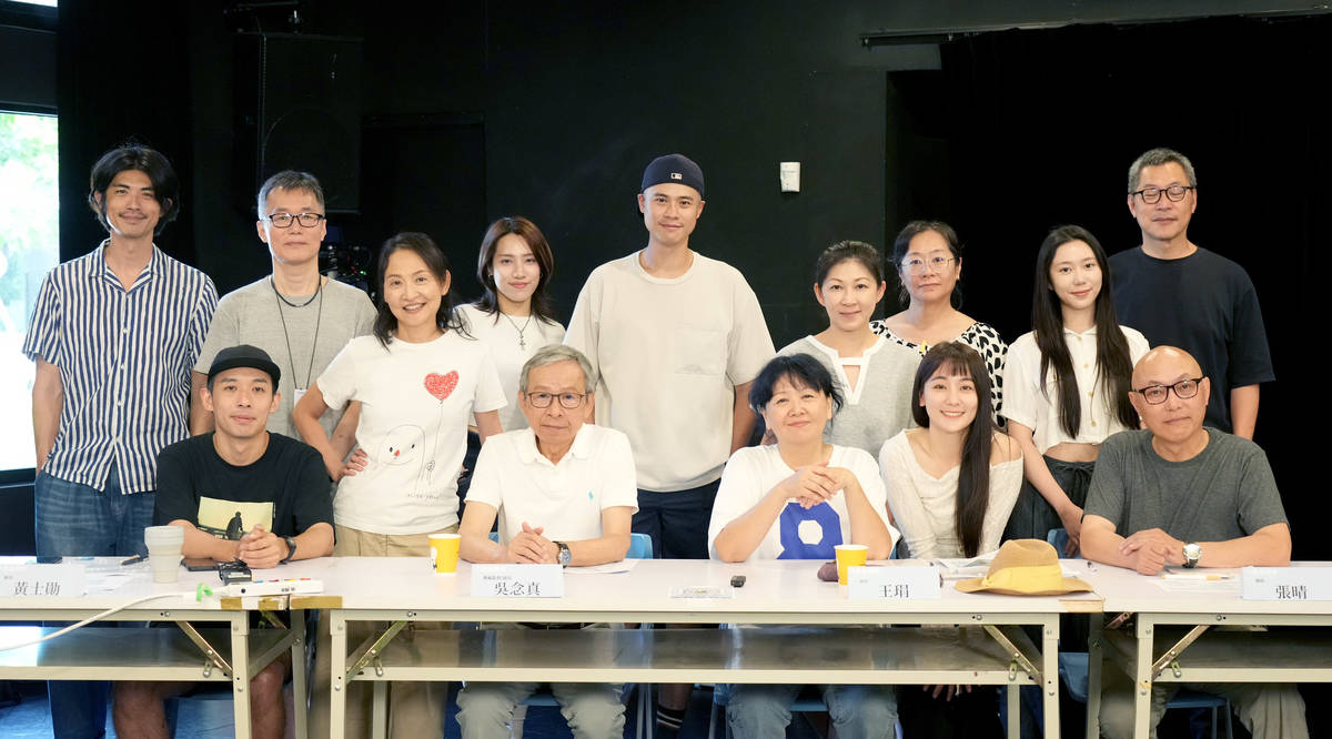 綠光劇團《八月，在我家》演員齊聚展開首次讀本，現場笑淚交織（綠光劇團提供，張大魯攝影）