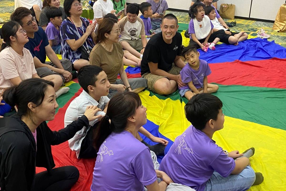 隨行家長看見孩子在團體中自然展現的快樂與自信


