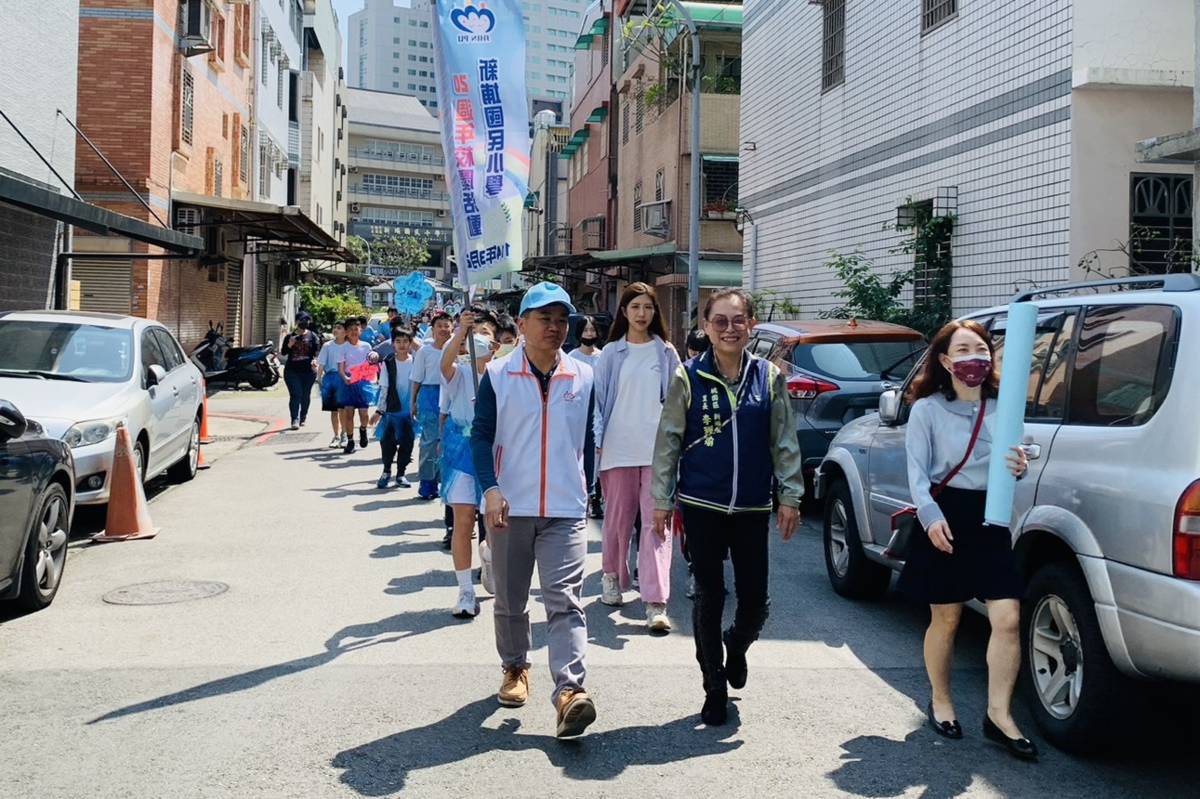 桃園新埔國小學生走入社區，推廣ECO理念