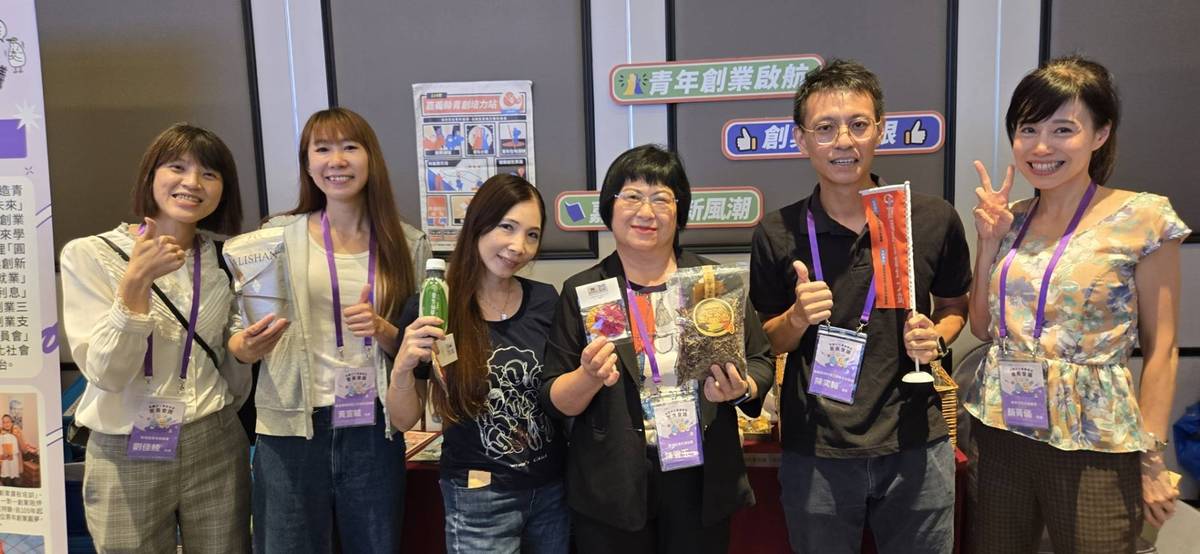 嘉義縣勞工暨青年發展處陳奕翰處長青年政策展攤