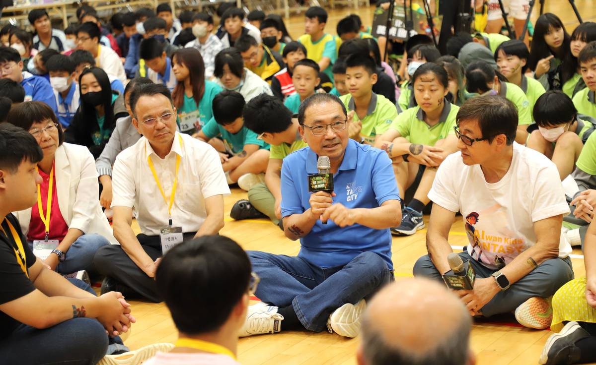 侯友宜市長表示，新北市近年持續投入智慧教育基礎建設，6年投入近30億元建置智慧教室