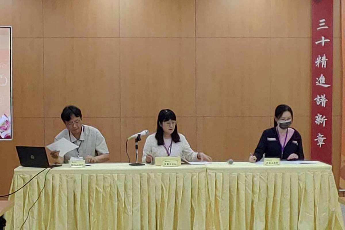 臺北市高中生物科教師群建中劉玉山老師、周麗芬老師，與新北高中沈家玉老師表示，今年試題難易適中，鑑別度高