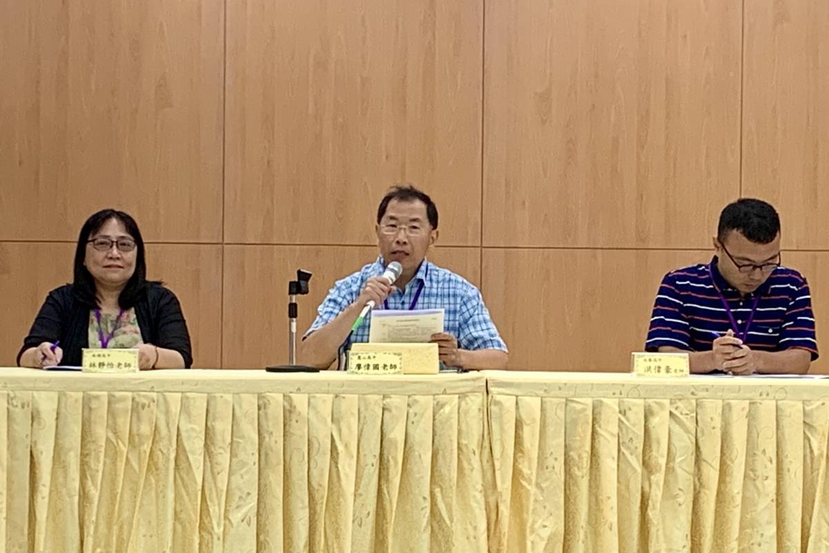 臺北市高中地理科教師群，左起南湖高中林靜怡老師、麗山高中廖偉國老師、永春高中洪偉豪老師 (記者攝)