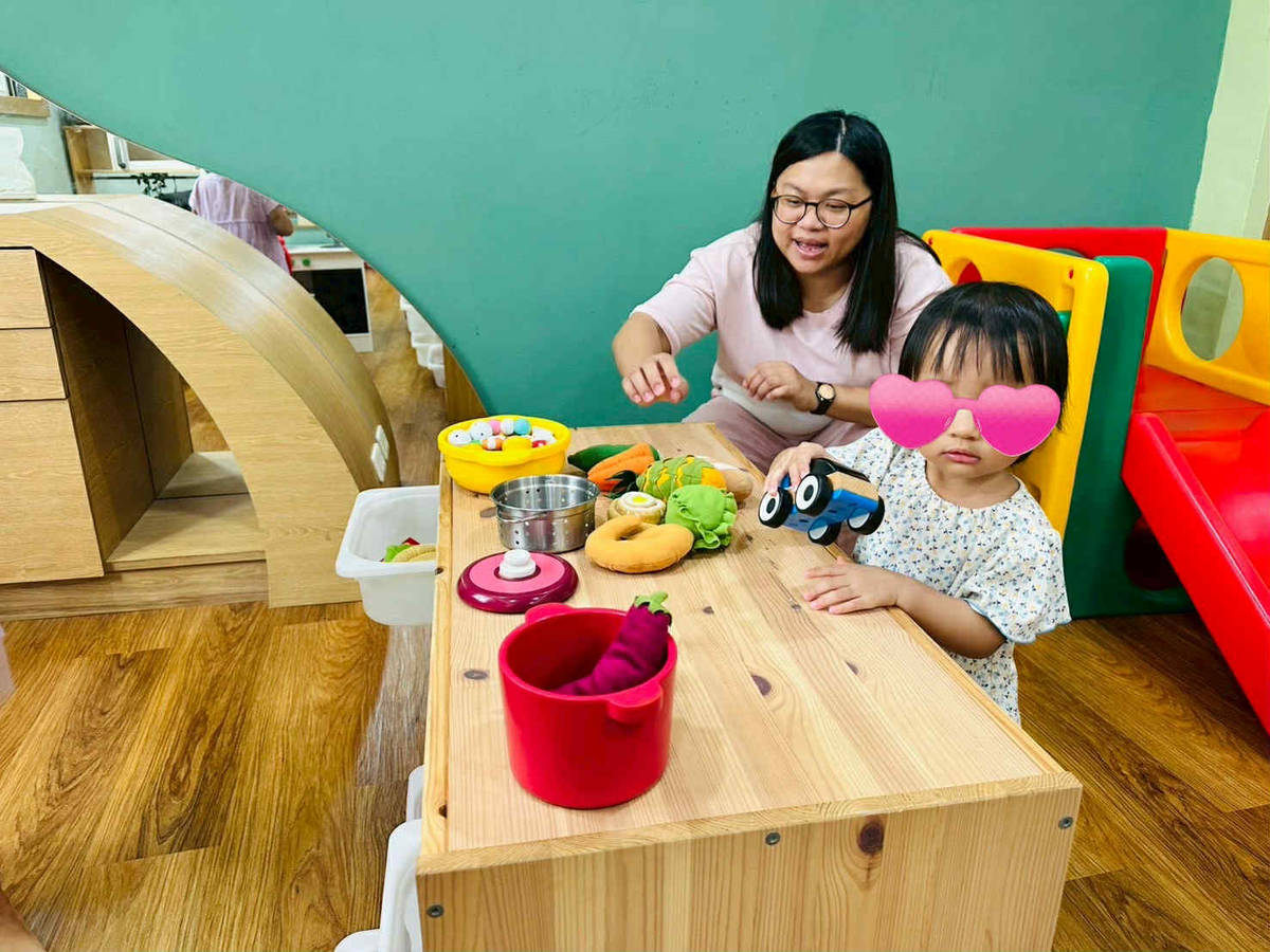寶妹和女兒Joy在部落遊戲屋