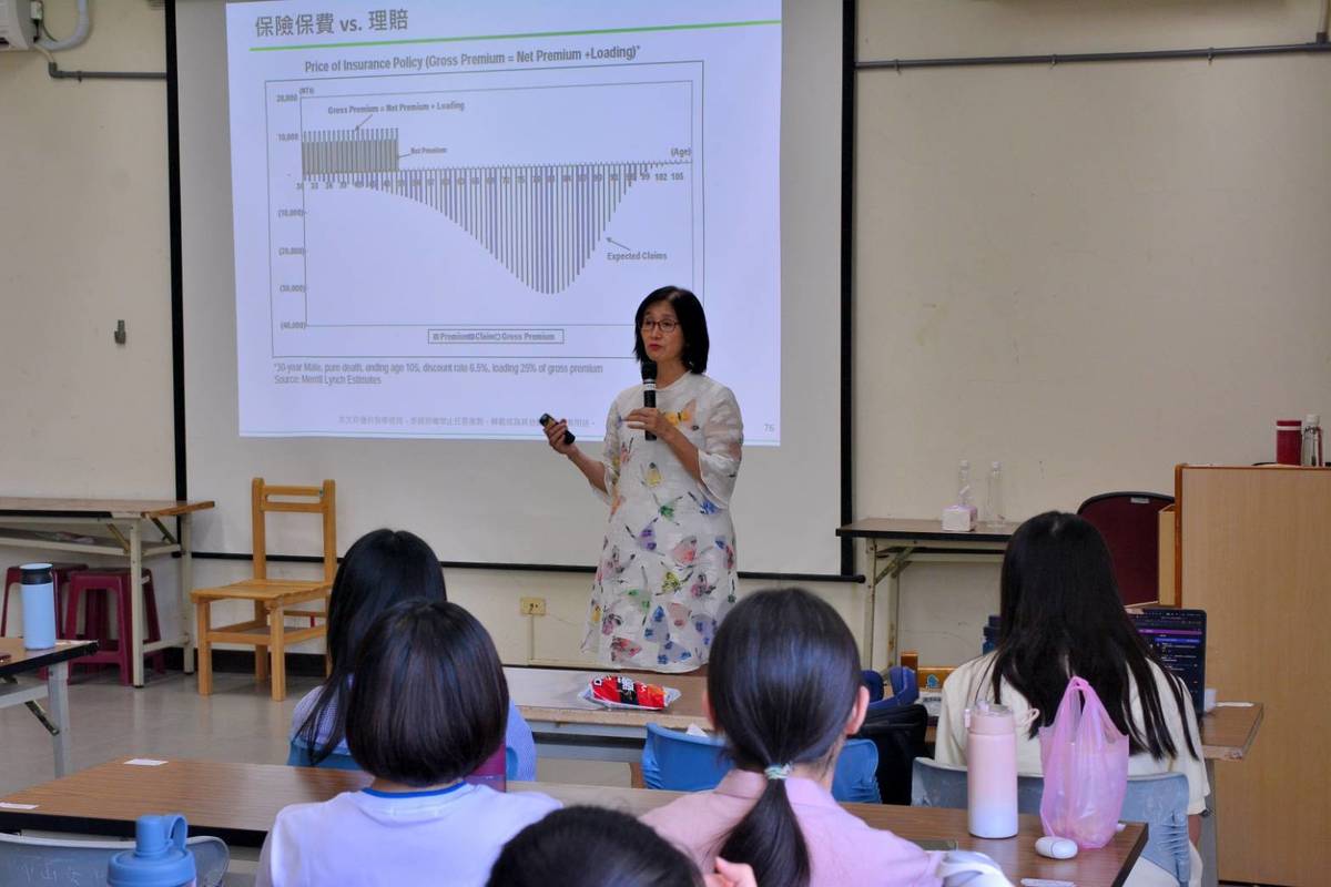 國泰金控投資長程淑芬介紹投資理財觀念及金融業職涯規劃