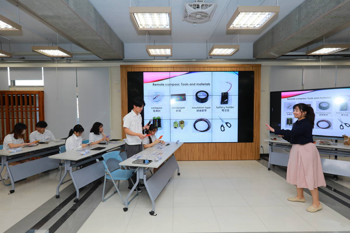 新北高工自然科黃心盼老師演示電流磁效應雙語課程