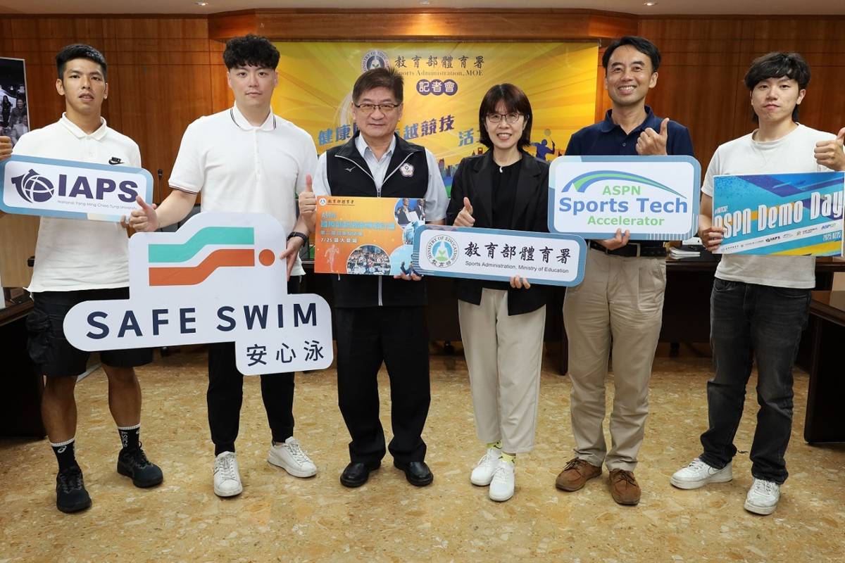 體育署自2016年倡議成立ASPN，號召APEC經濟體的體育官員及業界專家共同推廣，至今已成功培育來自25個國家、130個優秀運動創新團隊，建構運動創新培育人才生態圈。(左2起富據智能科技陳靖儒執行長、體育署洪志昌副署長、國際及兩岸運動組許秀玲組長、國立陽明交通大學產業加速器中心林伯恒執行長)(體育署提供)