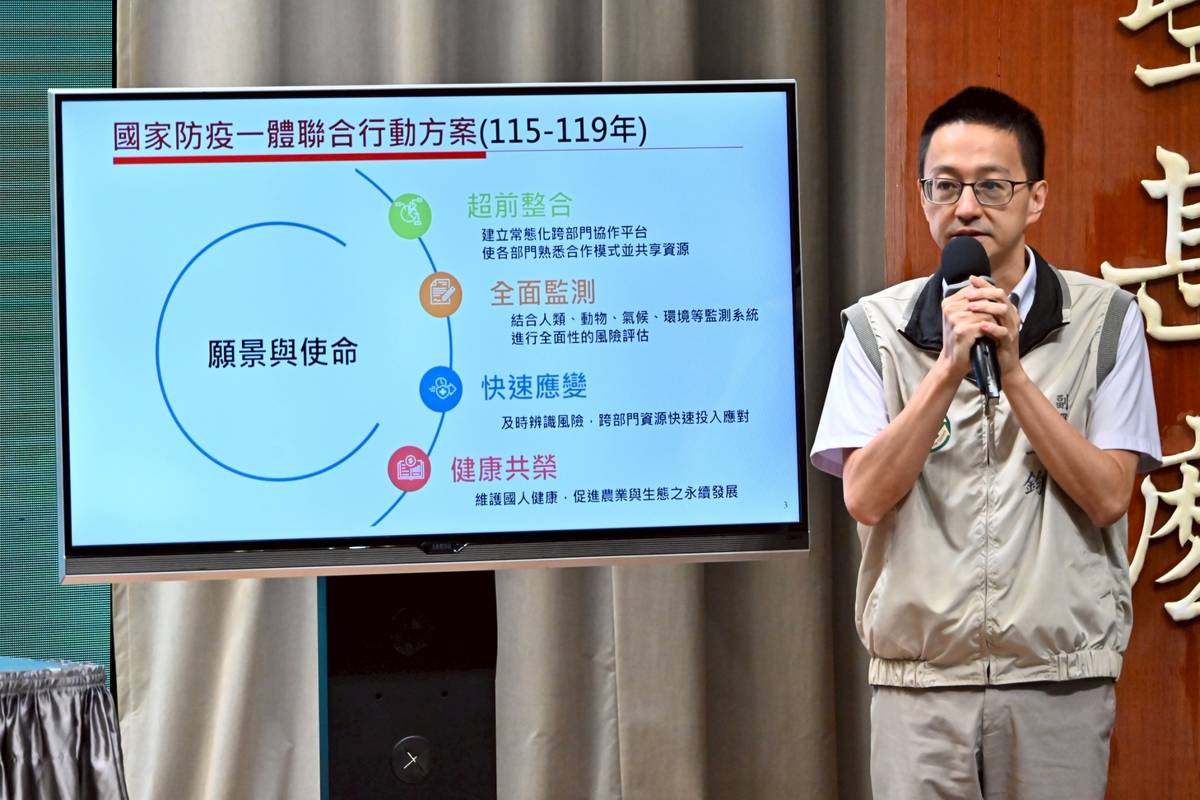疾管署副署長羅一鈞說明政策。(行政院提供)