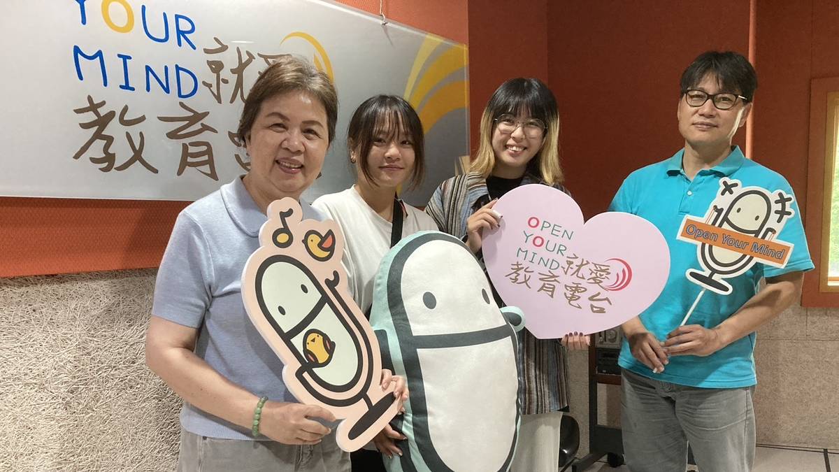 吳宇娟主任與兩位嶺秀生於教育電台合影