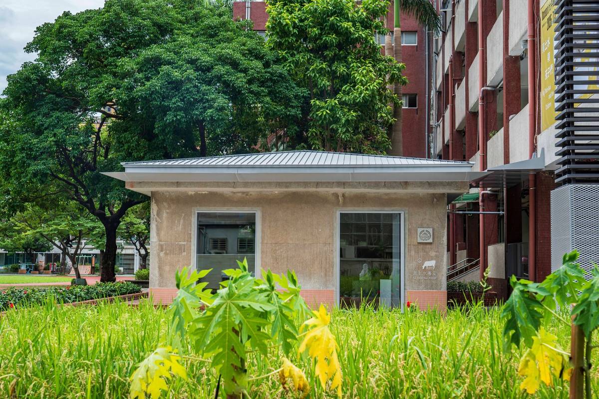 臺北市太平國小「黃土水藝術家專室」，展示藝術家作品和生平