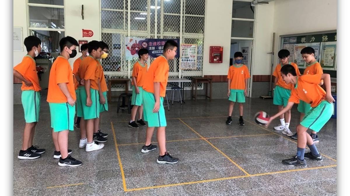 112學年度視力保健績優學校-優等-屏東縣萬丹鄉萬新國民中學-戶外120玩四格球