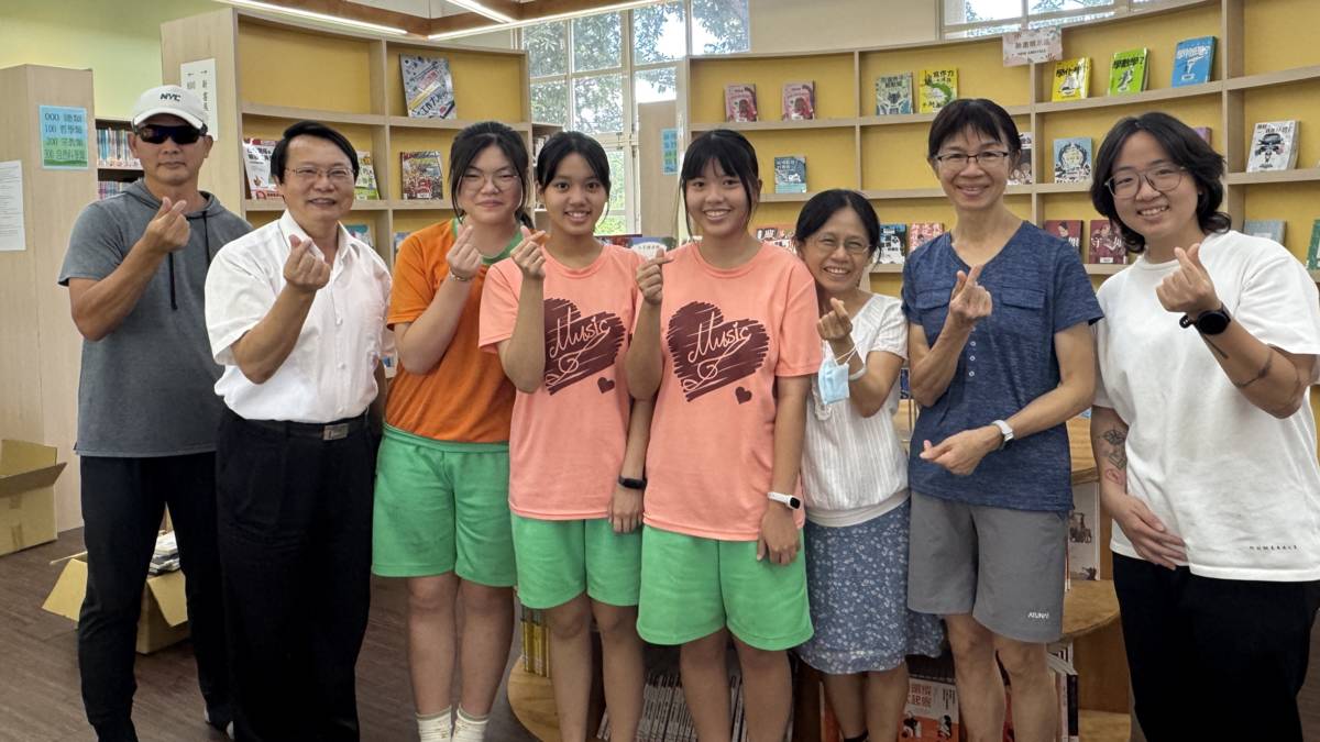 112學年度視力保健績優學校-優等-屏東縣萬丹鄉萬新國民中學-採訪合照