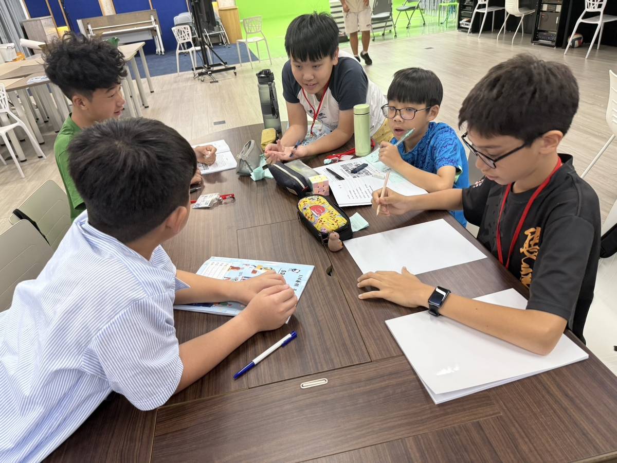學生用AI打造故事箱劇場