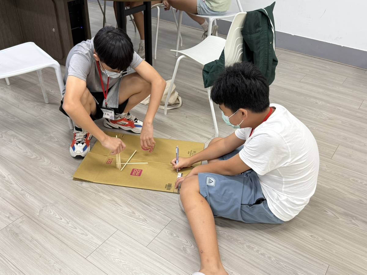 學生用AI打造故事箱劇場