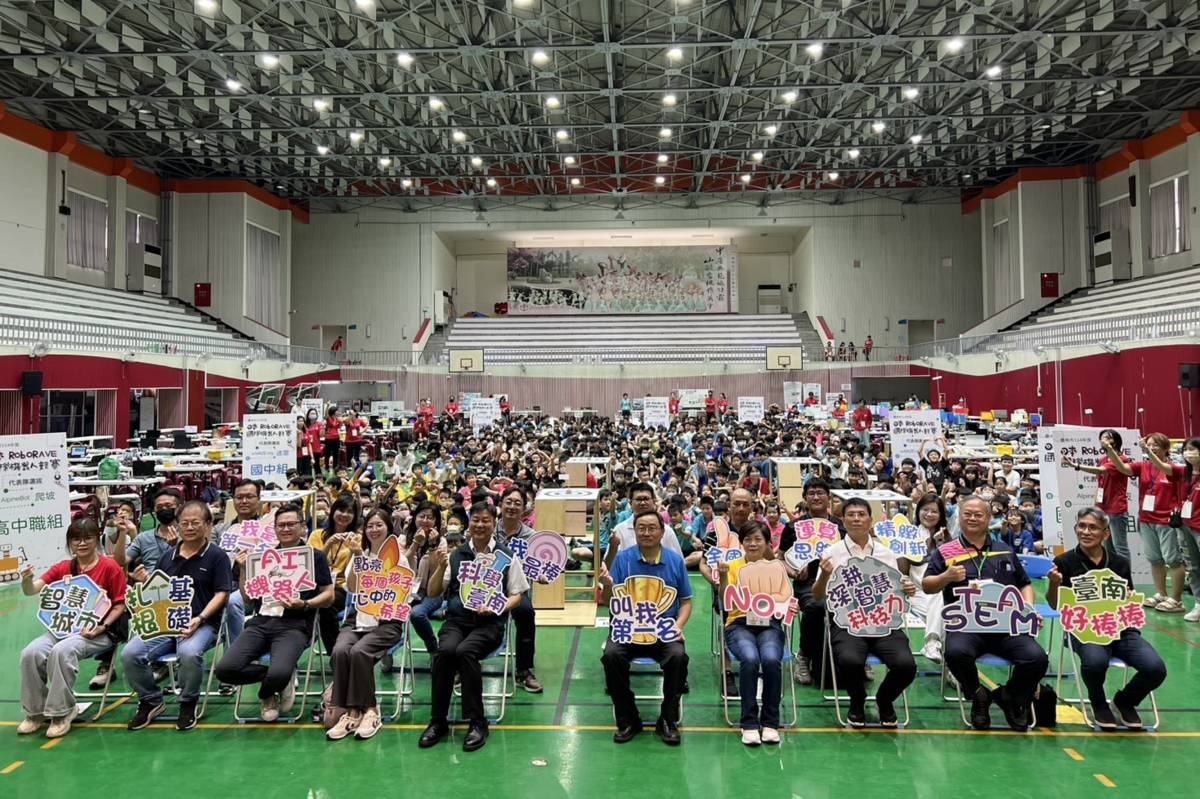 日本RoboRAVE國際機器人大賽臺南選拔賽在中山國中展開