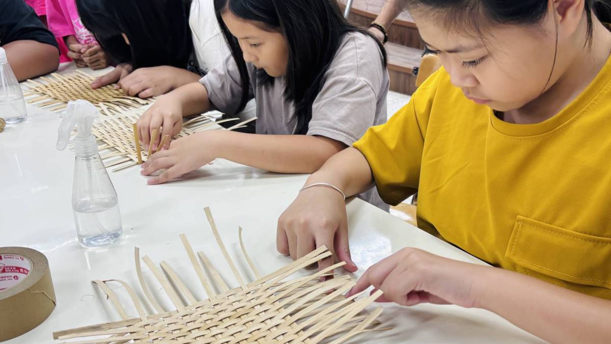 建和國小夏日樂學藤編扇子
