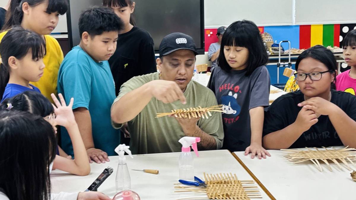 建和國小夏日樂學藤編扇子