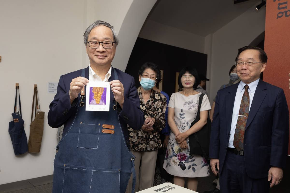 文化部邀請民眾透過陳國展豐富深邃的創作，凝視臺灣版畫藝術的精神脈絡，回望這位深耕土地、細膩刻畫人生的藝術家的足跡。(史博館提供)