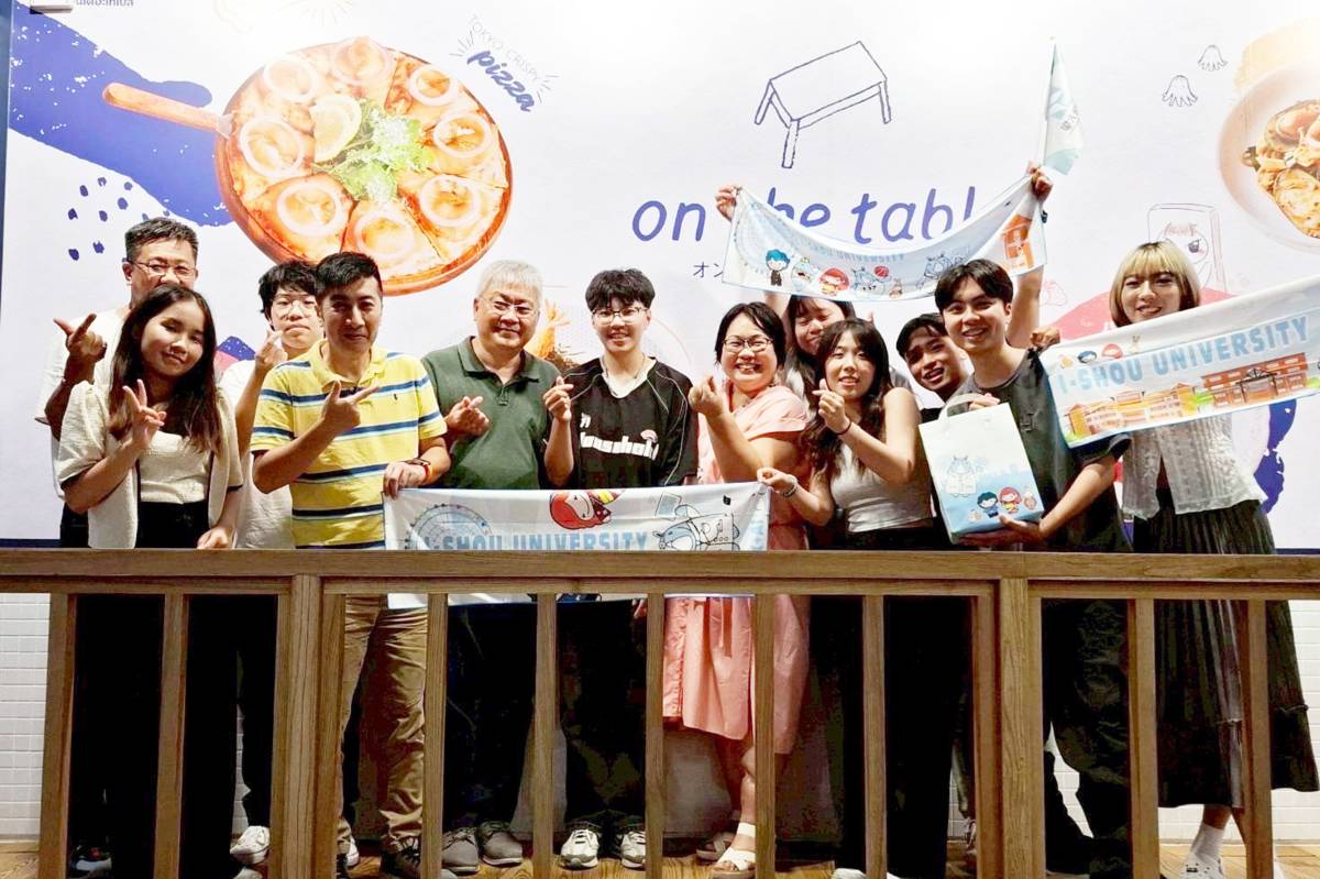 義守大學學生與雄獅旅遊泰國分公司專案經理交流，了解其國際旅遊運作。