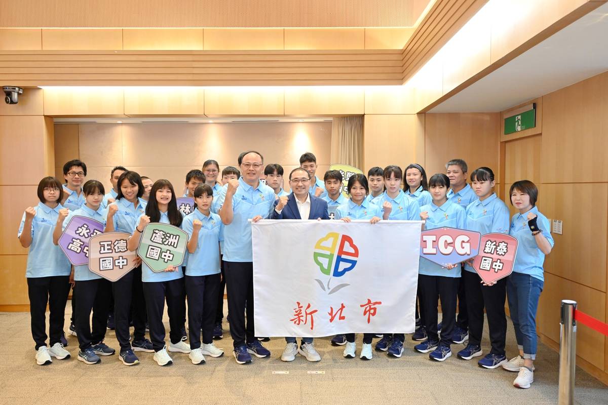 侯友宜市長授旗予2025國際少年運動會新北市代表隊