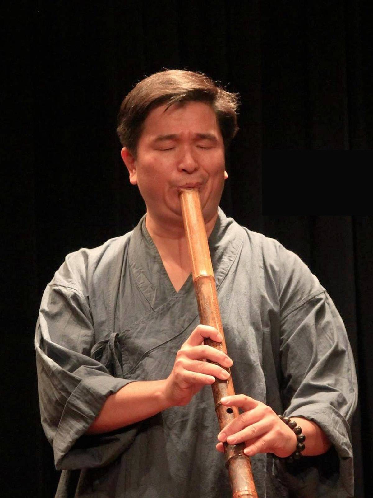 吳團長從西洋樂轉戰尺八，竟是因「戒菸」而開啟這趟奇妙旅程。