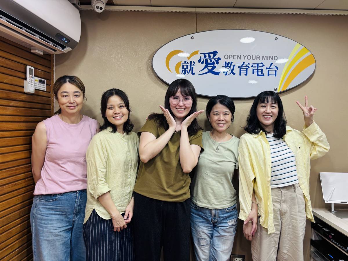 美燕總監、詠楨媽媽、俞菁執行長、維菡老師(右二至左)