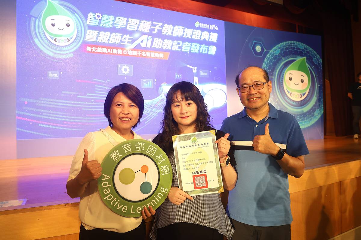 崇林國中張詠晰老師(中)善用「e度」動態評量系統