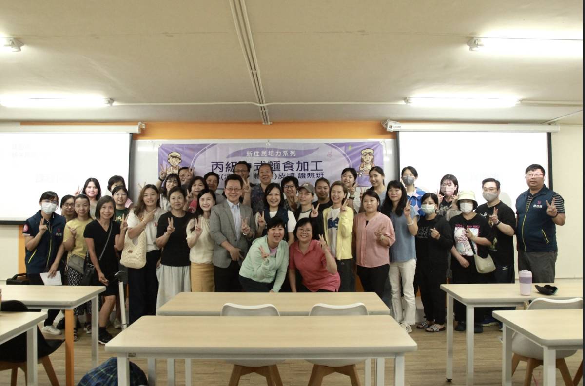 學員一同合影為新住民職涯培力課程揭開序幕